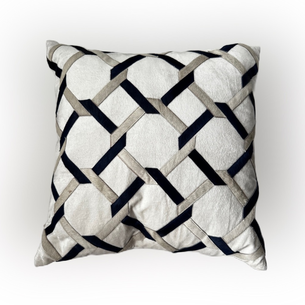 Michael Stars Grey Wide Soft Plush Long Scarf with Poms 24 x 92 Inches New